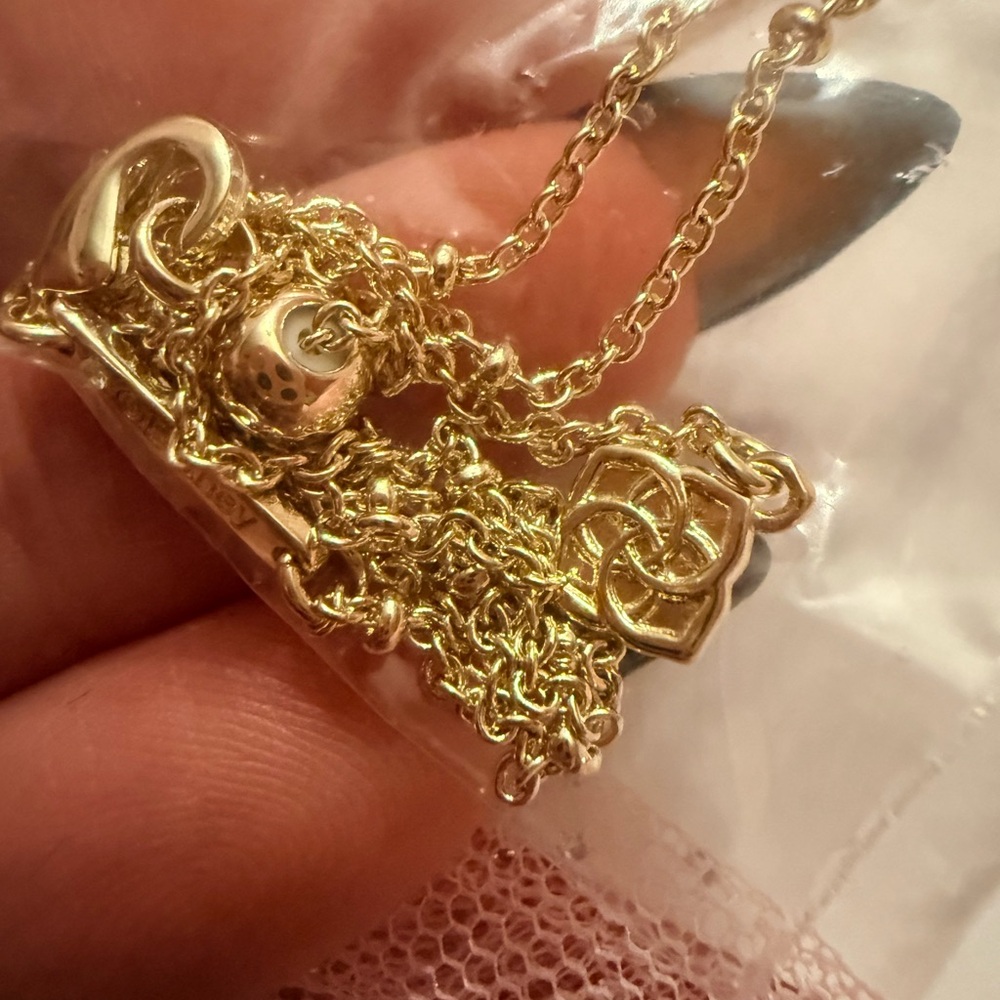 Kendra Scott Disney | Kendra Scott
Elisa Princess
Short Pendant Necklace - Picture 4 of 4